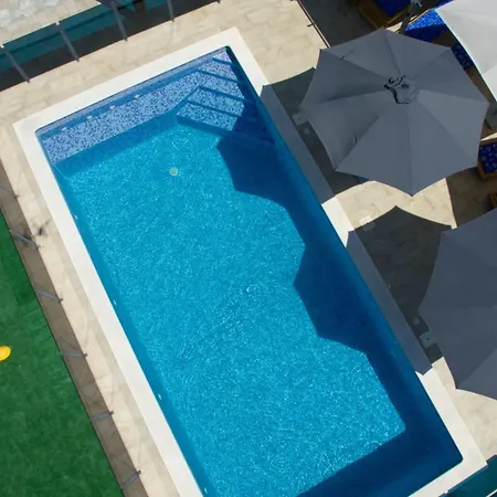 Vikendica Marana - Five Bedroom Cavoglave