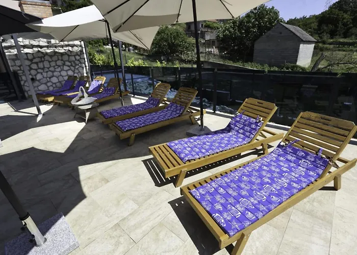 Marana - Five Bedroom Vakantiehuis Cavoglave